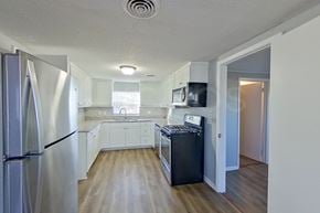 Canyon house for rent - 208 4th Ave