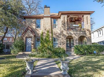 Dallas apartment for rent - A house with a front yard and a walkway leading to the front door.