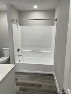 Floor plan for 2 beds, 1 bath, 975 sqft