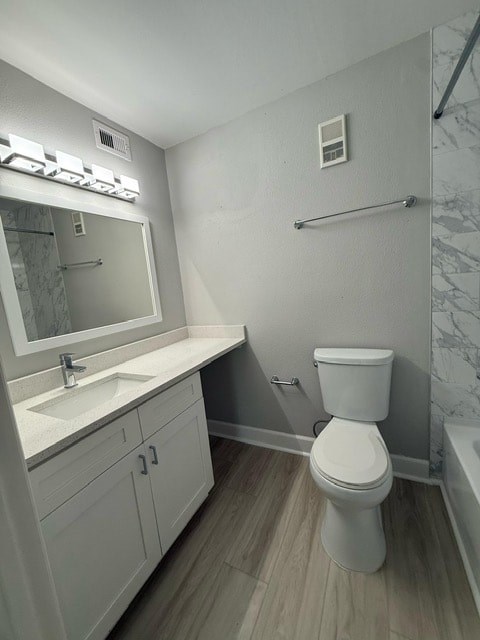 Floor plan for 2 beds, 2 baths, 925 sqft