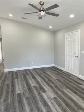 St. Petersburg house for rent - an empty living room with wood floors and a ceiling fan