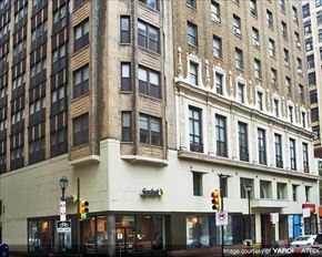 Philadelphia apartment for rent - a tall building on a city street with a traffic light