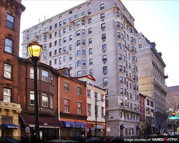Philadelphia apartment for rent - a tall building on a city street next to a street light