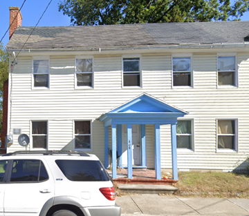 Pocomoke house for rent - a white house with a white van in front of it
