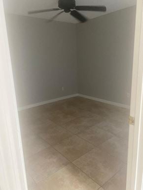Orlando house for rent - an empty room with a ceiling fan in it