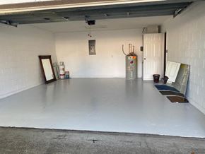 Orlando house for rent - a garage with a white floor and a white door