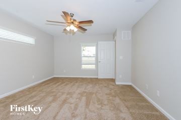 Port St. Lucie house for rent - the master bedroom is spacious and has a ceiling fan