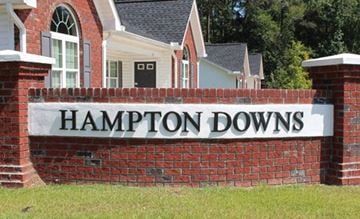 Nashville apartment for rent - Hampton Downs sign in front of a house.