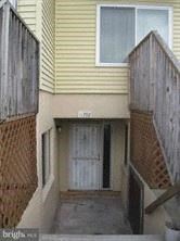 Laurel house for rent - A small, narrow alleyway between two houses.