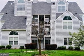Laurel house for rent - A large house with a grey roof and white walls.