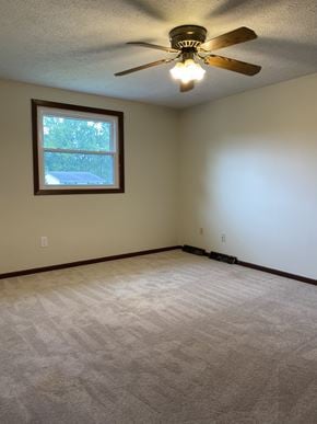 Massillion apartment for rent - A room with a ceiling fan and a window.