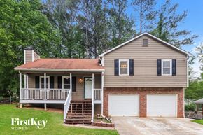 Kennesaw house for rent - A house with a brown roof and a porch is for sale.