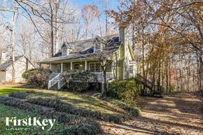 Dallas house for rent - a house in the woods on a sunny day