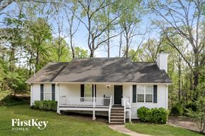 Woodstock house for rent - A small white house with a porch and a chimney.