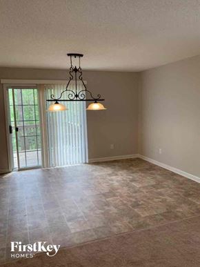 Woodstock house for rent - A room with a tiled floor and a chandelier hanging from the ceiling.