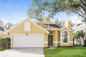 Oviedo house for rent - a yellow house with a white garage door