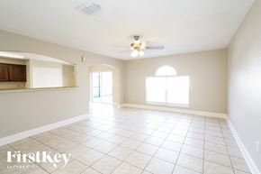 Riverview house for rent - A spacious room with a ceiling fan and tiled flooring.