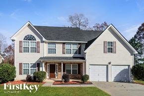 Dacula house for rent - A two-story house with a garage on the right side.
