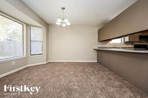 Jonesboro house for rent - A room with a carpeted floor and a window with blinds.