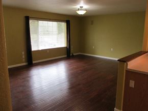 Soldotna house for rent - A room with wooden floors and a window with blinds.