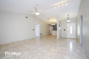 Poinciana house for rent - the living room is spacious and has a ceiling fan