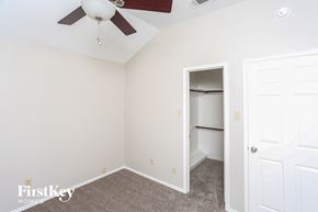 Mesquite house for rent - a bedroom with a closet and a ceiling fan