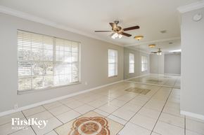 Casselberry house for rent - A spacious room with a ceiling fan and a rug on the floor.