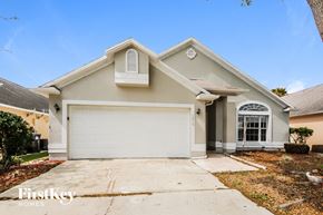 Orlando house for rent - A two-story house with a garage and a driveway.