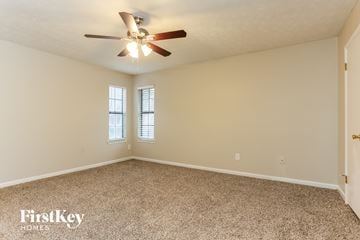 Lithonia house for rent - the spacious living room with ceiling fan and carpet