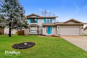 Saint Peters house for rent - a home with a lawn and a blue door