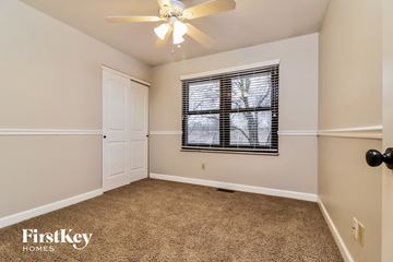 Saint Peters house for rent - the living room is spacious and clean with carpet and a ceiling fan