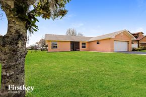 Poinciana house for rent - a large lawn in front of a house