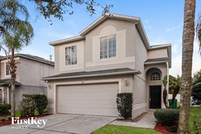 Winter Garden house for rent - A two-story house with a garage is for sale.