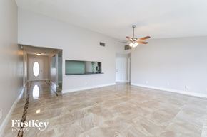 Orlando house for rent - the living room is clean and ready for guests to use