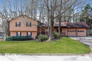 Snellville house for rent - 4190 Mountain Glen Trace Snellville, GA 30039