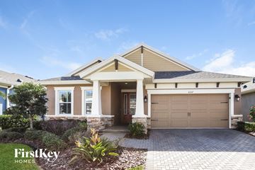 Apollo Beach house for rent - a house with a garage door and a driveway