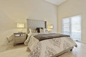Pasadena apartment for rent - a bedroom with a bed and a window