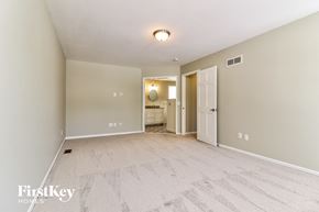 Weldon Spring house for rent - the living room is spacious and ready for you to use