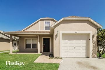 Orlando house for rent - a beige house with a white garage door