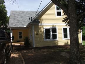 Denton house for rent - A yellow house with the number 609 on it.