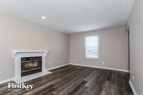 Monroe house for rent - the living room with fireplace and hardwood floors