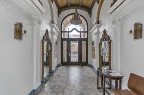 San Francisco apartment for rent - A hallway with a wooden bench and a table with a chandelier hanging from the ceiling.