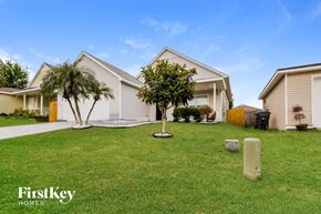 Davenport house for rent - a home with a lawn and palm trees in front of it