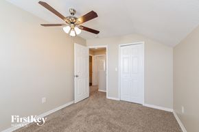 Davenport house for rent - the master bedroom is spacious and has a ceiling fan