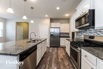 Moncks Corner house for rent - a kitchen with granite counter tops and stainless steel appliances