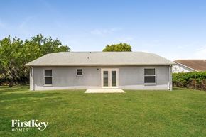 Lakeland house for rent - a small gray house with a grassy yard