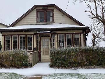 Natrona Heights house for rent - a house in the snow