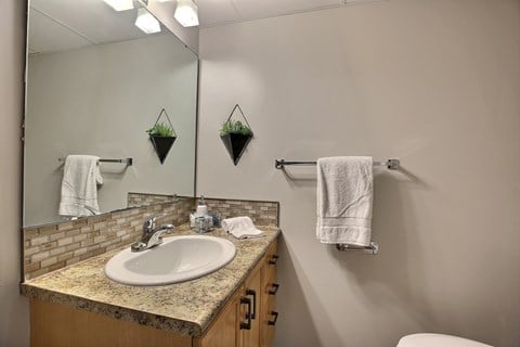 Floor plan for 1 bed, 1 bath, 665 sqft