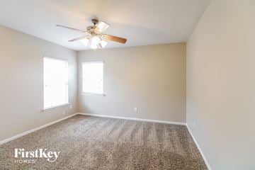Baytown house for rent - the spacious living room with ceiling fan and carpet