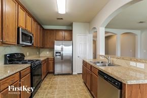 Highlands house for rent - full kitchen with granite counter tops and stainless steel appliances